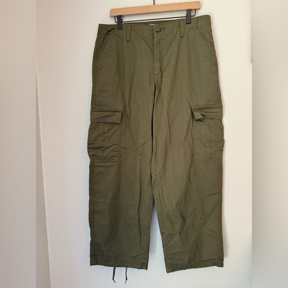 Women's Levi's® '94 Baggy Cargo Pants - Picture 2 of 6